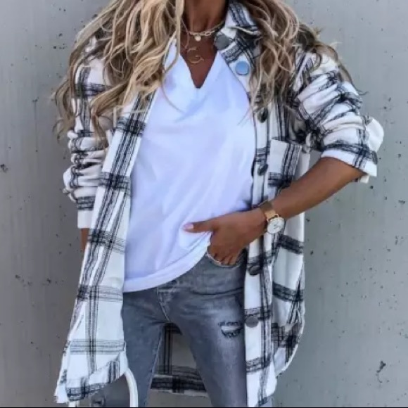 Black Plaid Flannel Oversized Shacket Shirt Jacket - Picture 2 of 3